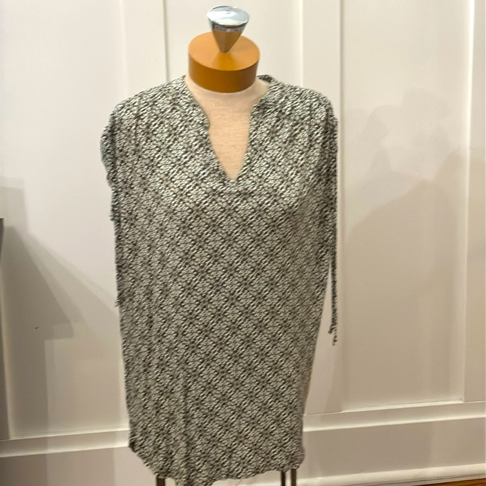 Ruched shoulder top with tie detail in Olive green tile print